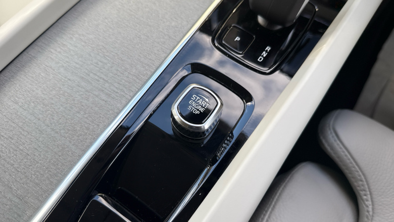 Volvo XC60 2.0 B5P Plus Dark 5dr AWD Geartronic Petrol Estate